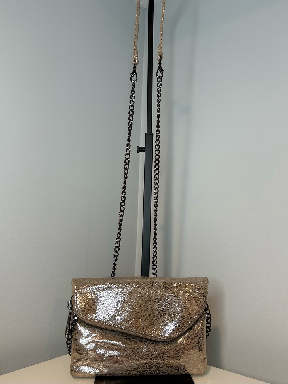 Hobo Daria Metallic Convertible Wristlet Crossbody Bag Clutch Champagne Shimmer - Picture 4 of 12
